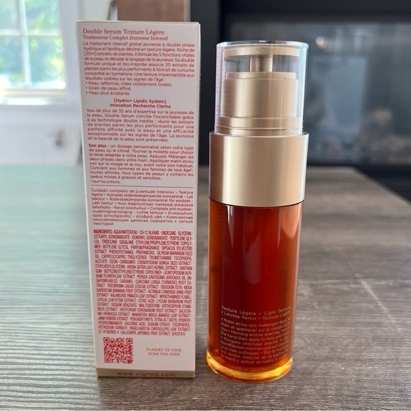 Clarins Double Serum Light Texture 50ml - Picture 2 of 2